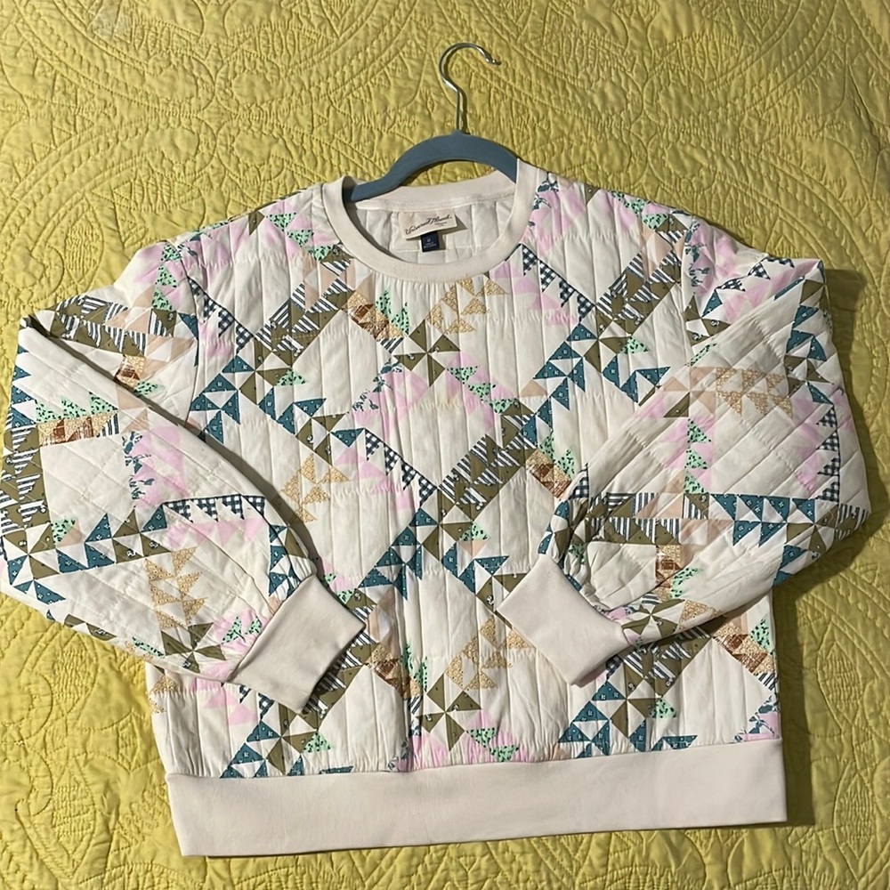 Universal thread quilted look sweatshirt